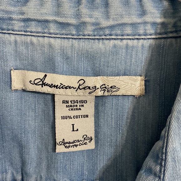 American Rag women’s jean button up shirt with a cream lace back - Picture 3 of 4